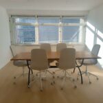 Sala de reuniones - frente y soleado