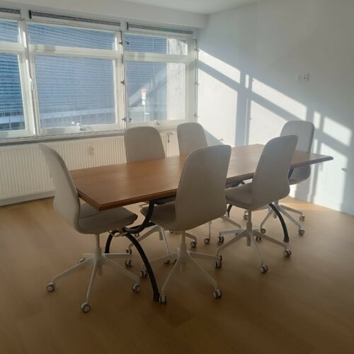 Meeting room - from the side with sun